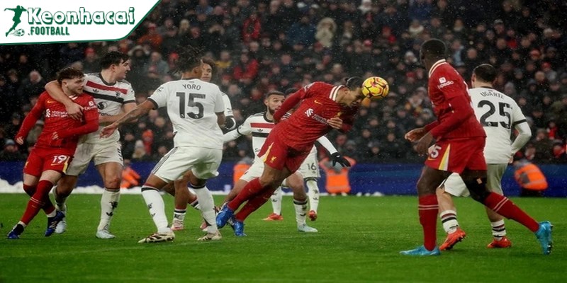 Gary Neville thừa nhận: Liverpool xứng đáng lên ngôi