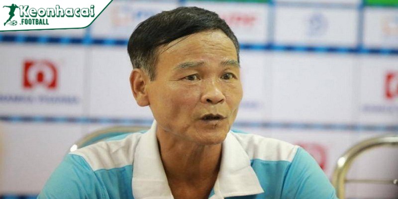 Chiến thắng trên sân, thất bại ngoài hậu trường