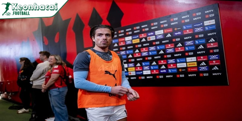 Diễn biến sự việc Jack Grealish bị fan MU hành hung