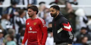 Mason Mount bị chỉ trích sau trận thua của Manchester United 1 Phản hồi của Mason Mount sau những lời chỉ trích