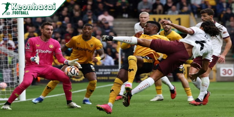 Man City gặp khó, Wolves suýt tạo bất ngờ