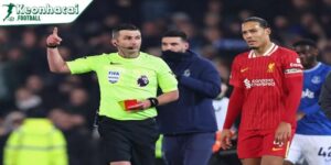 Michael Oliver trở lại Premier League, bắt chính trận West Ham vs Tottenham 2 Từng bị chỉ trích vì quyết định gây tranh cãi với Arsenal