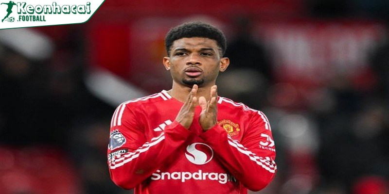 Người hâm mộ đổ về Anfield: Cảm xúc chưa thể nguôi ngoai