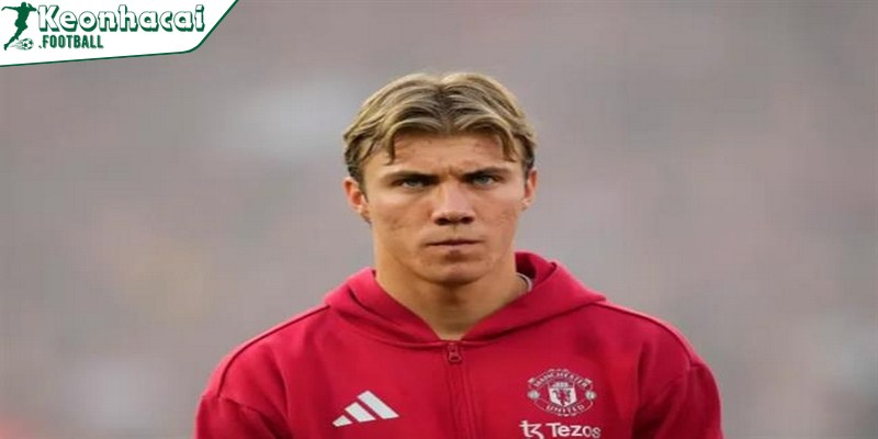 HLV Ruben Amorim thận trọng xây dựng đội hình mạnh mẽ nhất