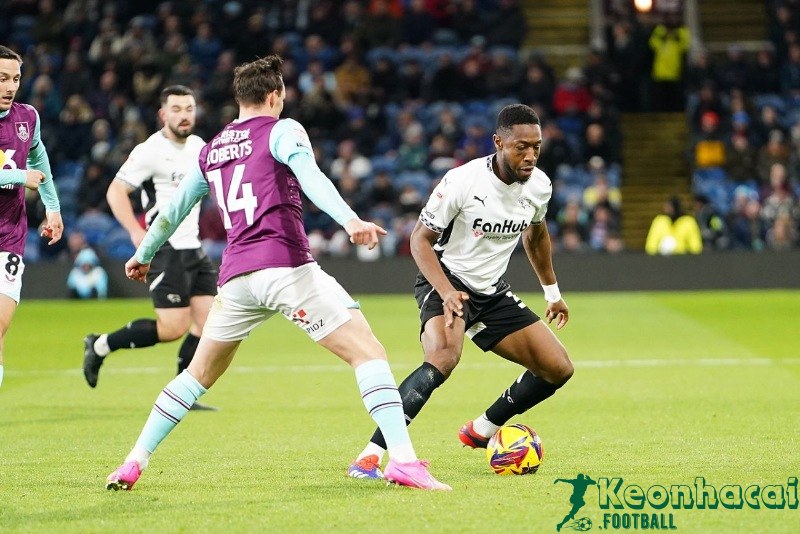 Soi kèo Burnley vs Derby - 1h45 ngày 27/8 