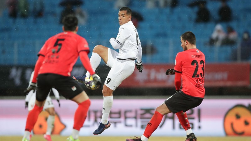 Soi kèo Jeju SK vs Gangwon - 17h00 ngày 15/8