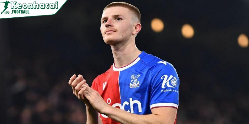 Adam Wharton chứng minh tiềm năng bản thân lớn trên sân cỏ