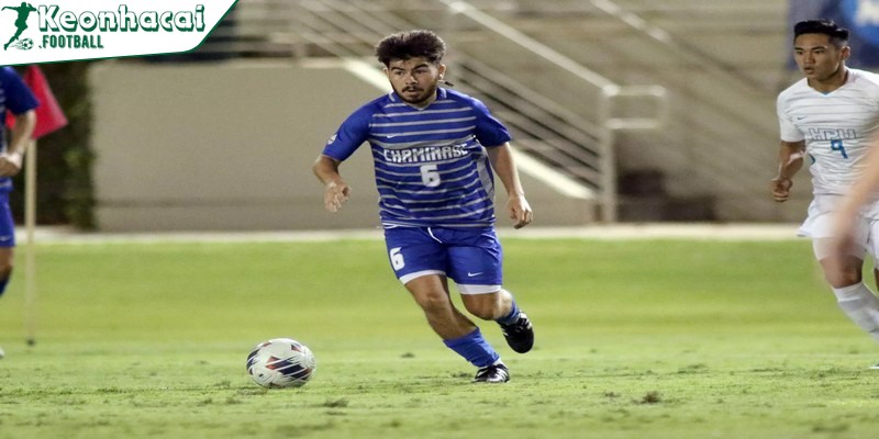 Daniel Villalva là tiền vệ tấn công thấp nhất chỉ với 1m54