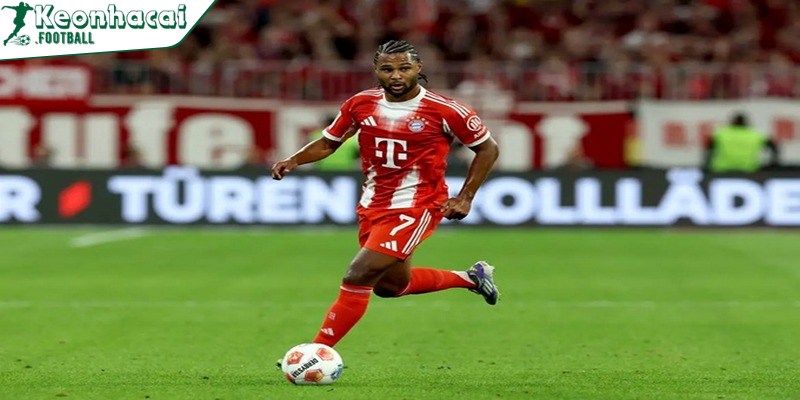 Serge Gnabry nổi tiếng là tiền vệ cánh phải hay nhất mọi thời đại