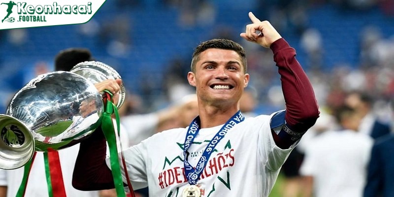 Top Cầu Thủ Ghi Bàn Nhiều Nhất Lịch Sử- Huyền Thoại Sân Cỏ 3 Cristiano Ronaldo 819 bàn – Top cầu thủ sút thủng lưới nhiều nhất