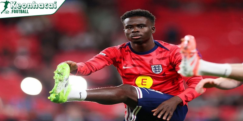 Saka tỏa sáng trong chiến thắng đậm của ĐT Anh trước Xứ Wales