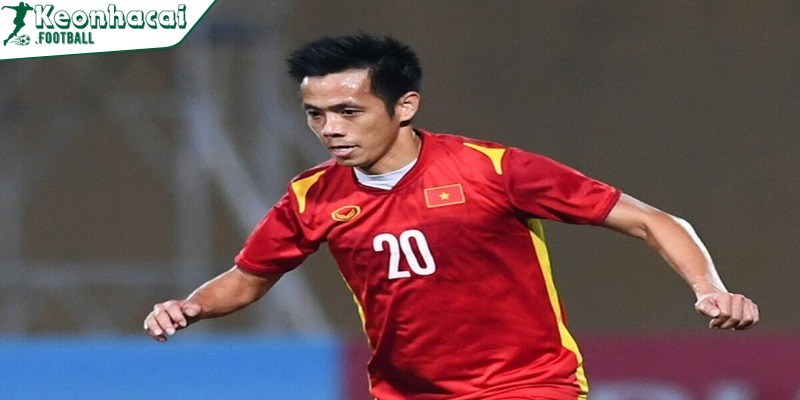 Tiểu sử cầu thủ Văn Quyết tham gia thi đấu cấp độ CLB