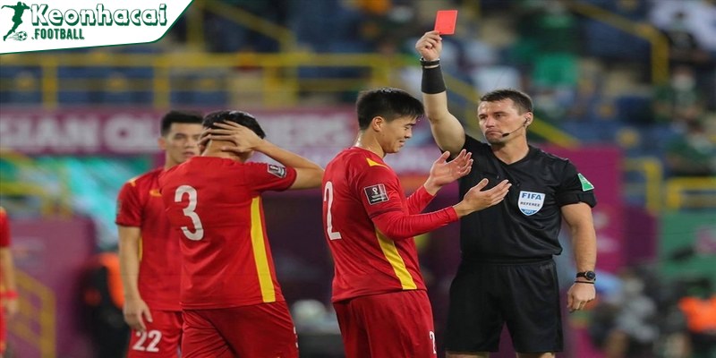 Thẻ đỏ là hình phạt nặng nhất mà trọng tài có thể đưa ra