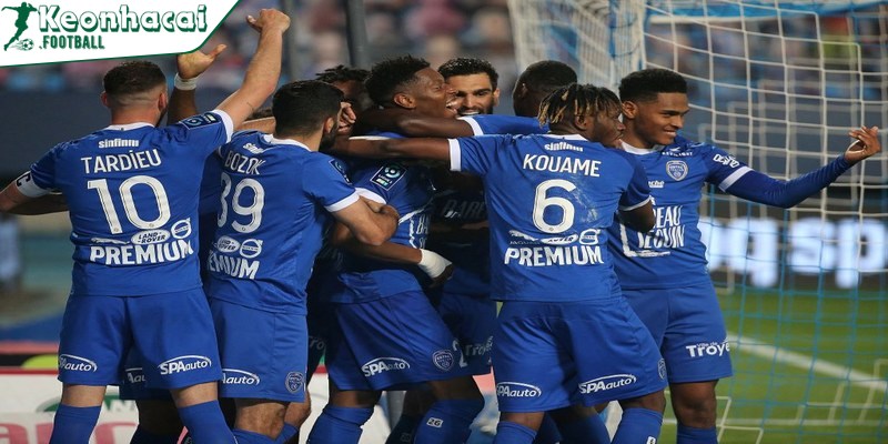 Troyes tham gia giải bóng đá Ligue 2 tại Pháp