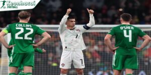 Ronaldo tranh cãi nảy lửa với HLV Ireland sau tấm thẻ đỏ gây sốc 10 HLV Martinez bảo vệ Ronaldo và chỉ trích góc quay VAR